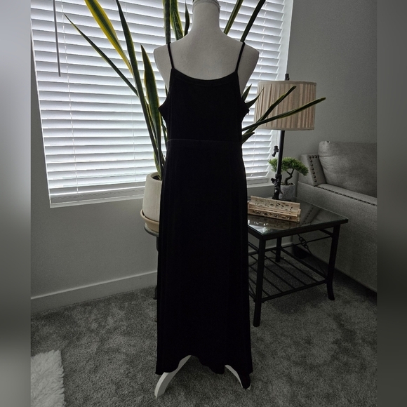 BLANK Black Asymmetrical Velour Jumper Dress. Size Large. New. - Picture 3 of 9